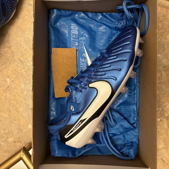 nike tiempo size 8.5